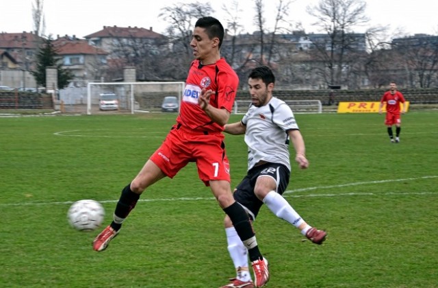 Пускат безплатно на стадиона в Г. Оряховица, Ст. Тодоров ще ръководи сблъсъка на локомотивите