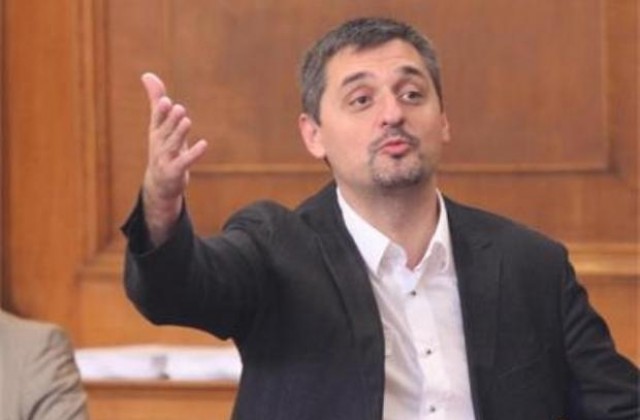 Кирил Добрев търси фенове за червената евро-листа в Габрово