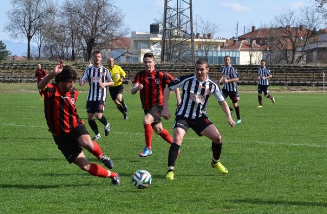 Горнооряховските футболисти се издъниха на свой терен, сдадоха първото място