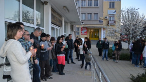 Младежи се събраха на бдение в Лясковец в памет на