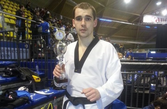 Теодор Георгиев от таекуондо клуб „Гладиатор спечели бронз от Dutch open