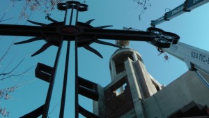 Монтираха кръстове на университетския храм Св Патриарх Евтимий