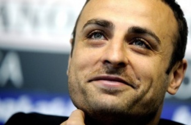 Бербатов и компания празнуват в съблекалнята след победата над Лион