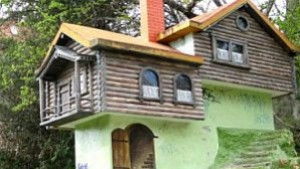 Реновират къщичката на Баба Яга в Сандански
