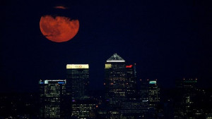 След 50 години хората ще живеят на Луната вещае Стивън