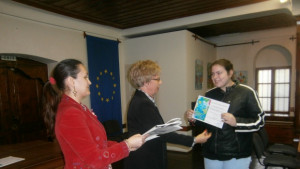 Наградиха найдобрите картини на конкурса Пролет върху листа