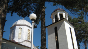 Завършиха камбанарията в Крайници