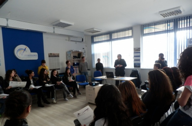 Стартира цикъл от срещи за възможностите за финансиране на младежи