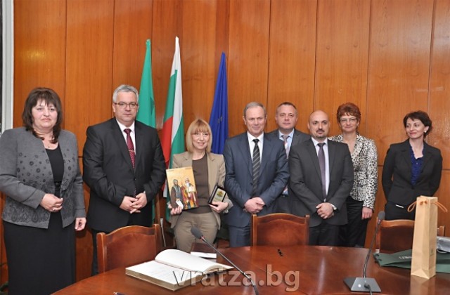 Министър Клисарова направи работно посещение във Враца