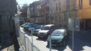 Проверяват сигнал за бомба под колата на адвокат Божикова