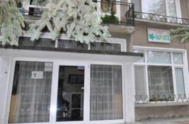 Деца и родители подредиха изложба Смет с късмет