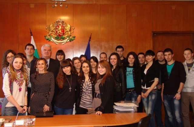 30 студенти на стаж в Областна администрация