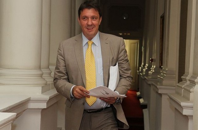 Куюмджиев: ЕРП-тата заплашват цялата енергийна система, неплащайки на НЕК