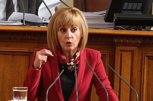 Манолова: Президентът обяви война на Народното събрание