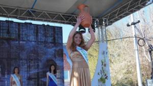 Девойка Кюстендилска пролет 2014 пожела много здраве щастие и повече