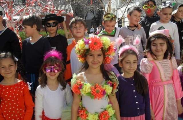 В НУХристо Ботев отбелязаха настъпването на пролетта