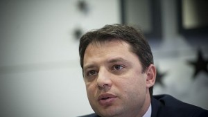 Добрев обвини Стойнев в лъжа за Карадере