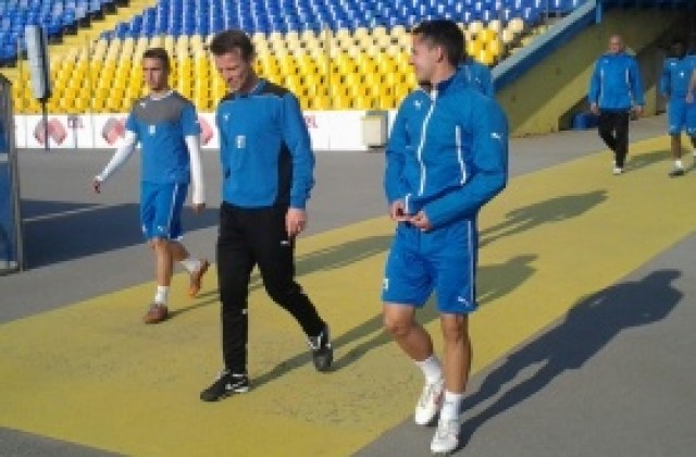 Куп проблеми за Топузаков преди дебюта, Пелето фаворит за десен бек