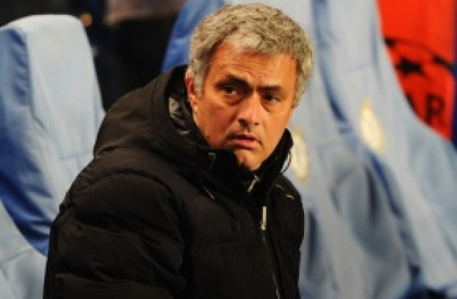 Моуриньо счита постижението на Венгер за късмет