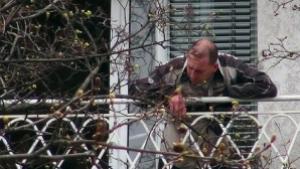 След часове преговори приключи драмата със заплашващия да се самоубие