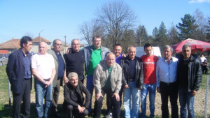 Издигнаха паметник на футболния ветеран Петър Шатров в Шемшево