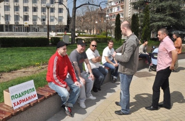 Само десетина младежи в Димитровград подкрепиха харманлии срещу бежанците