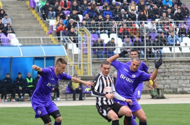 Двама бегълци от Етър решиха мача с габровци