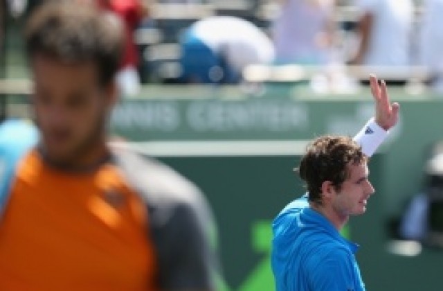 Шампионът Мъри продължава напред в Маями