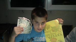 12годишно дете доказва любовта си със скок от 6 етаж