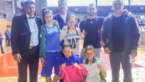 Девойки и жени от трите боксови клуба с медали от