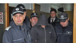 Обвиненият в убийството на Хюлия сам поиска да остане в