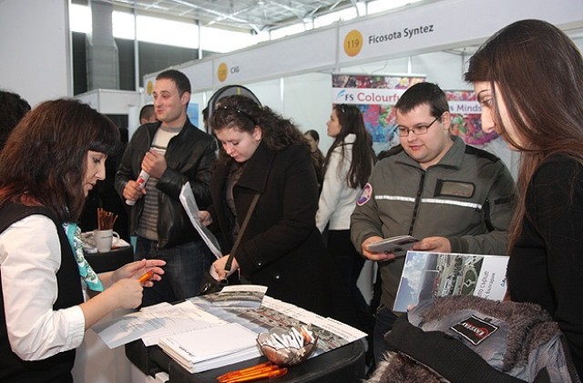 Консултират студенти за добра кариера и развитие