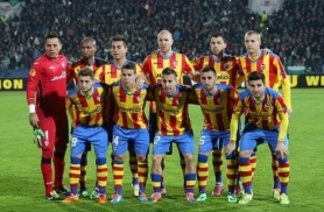 Сериозен удар за Валенсия - загуби вратар и защитник за месец