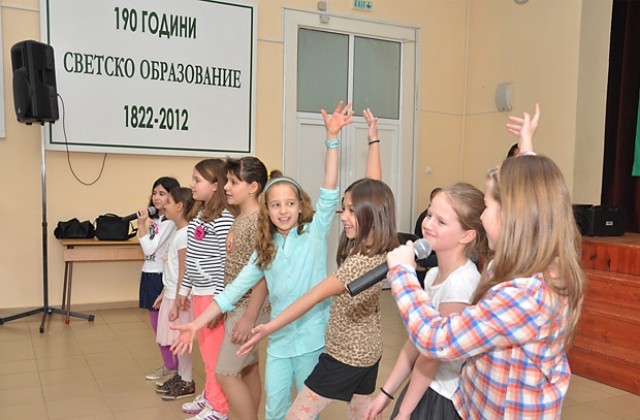 Дариха очила на деца със зрителни проблеми