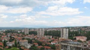 49 100 е бил общият брой на заетите лица в