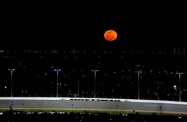 Продадоха камера, пътувала до Луната и обратно