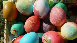 Боядисваме български яйца за Великден