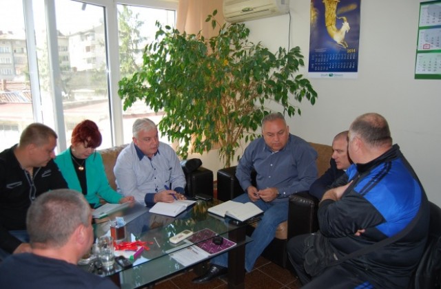 Жители на П. Тръмбеш и Свищов поставиха проблемите си пред депутатите  Евгени Стоев и Мирослав Петков