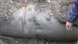 Спукан водопровод спря трафика по бул Цар Борис III