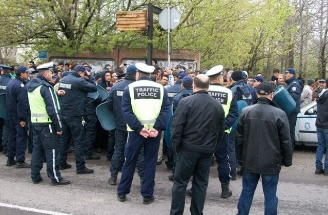 Бунт сред бежанците след гостуването на комисар Малмстрьом