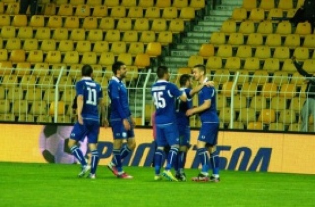 Черноморец игра, Нефтохимик гледа, във фаталното 13-то дерби