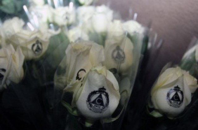 Куп знаменитости ще уважат премиерата на 100 години Славия