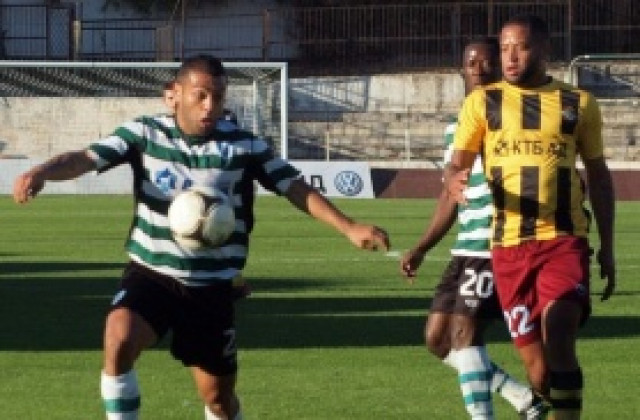 Ботев изпусна Черно море, две греди спасиха варненци