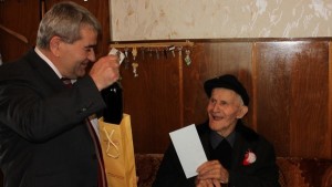 Община Плевен зарадва Кръстю Цветков за 100годишния му юбилей
