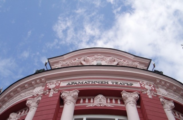Варненският театър очаква „ИКАР” в четири категории