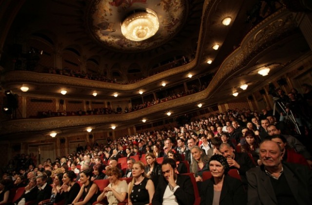 Пловдивските театрали очакват „ИКАР” в шест категории