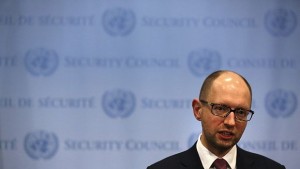 Яценюк предупреди че Украйна е на ръба на банкрут МВФ