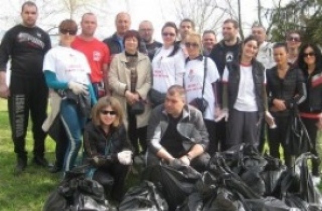 Младежкото обединение на БСП почисти езерото „Загорка”