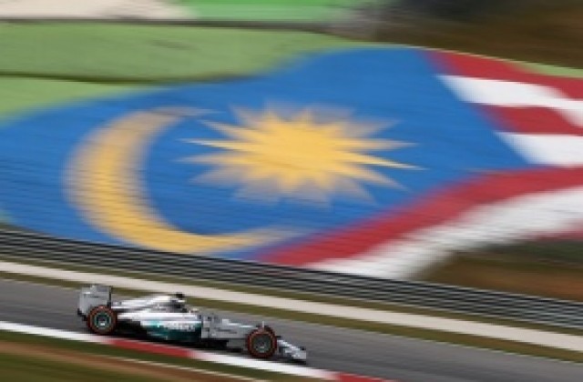 Хамилтън най-бърз в първата тренировка на „Сепанг“