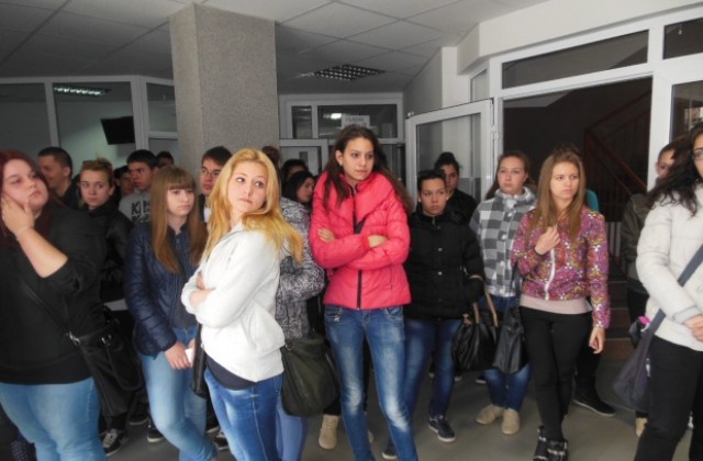 Ученици посетиха в Деня на отворените врати Административен съд- Кюстендил
